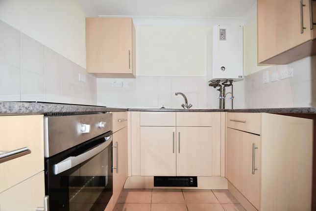 Flat Flat D, Ravenswood, Appley Rise, Ryde photo 3