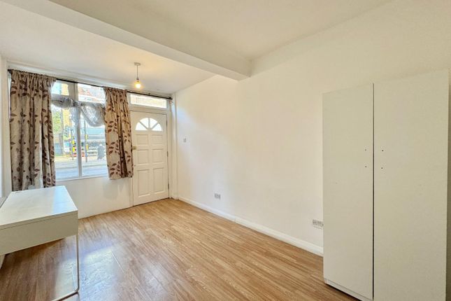 408, Commercial Road, London photo 3