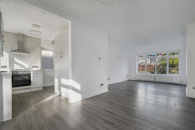 6, Waverley Close, Bromley photo 4