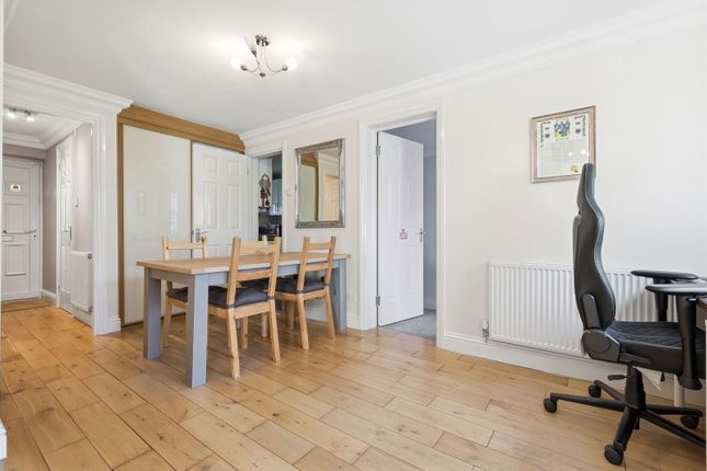 12, Calvert Drive, Basildon photo 4