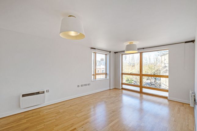 Thumbnail Flat to rent in James House, Appleford Road
