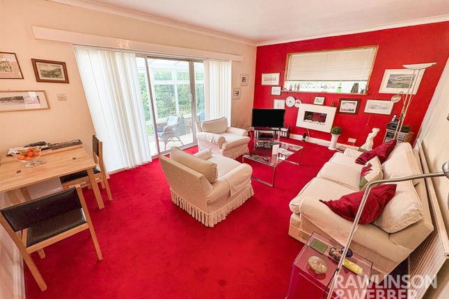 31, Clinton Avenue, East Molesey photo 3