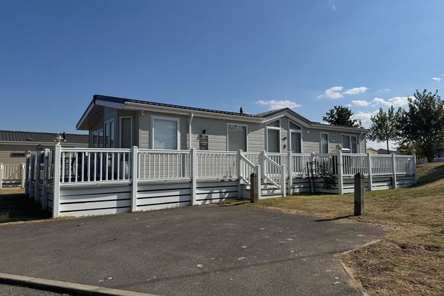 3-bed caravan on 2019 Atlas Inspire Lodge, Tattershall, £106,995