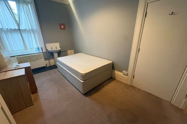 Room 2, 29, Castle Road, Portsmouth, Southsea photo 4