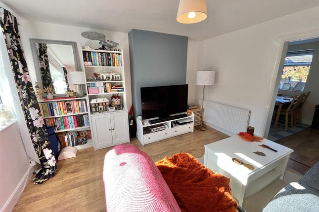 46, Cliffe Road, Glossop photo 4