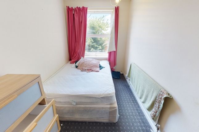 Thumbnail Terraced house to rent in St Johns Close, Hyde Park, Leeds