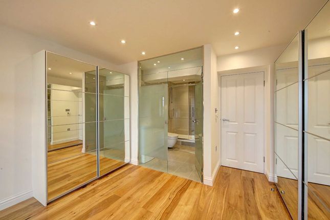 Flat for sale in Somerset Road, London