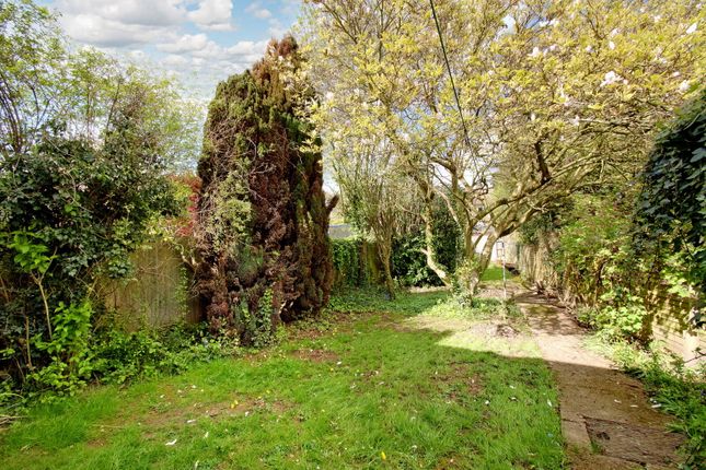 46, Woodland Road, Rickmansworth photo 2