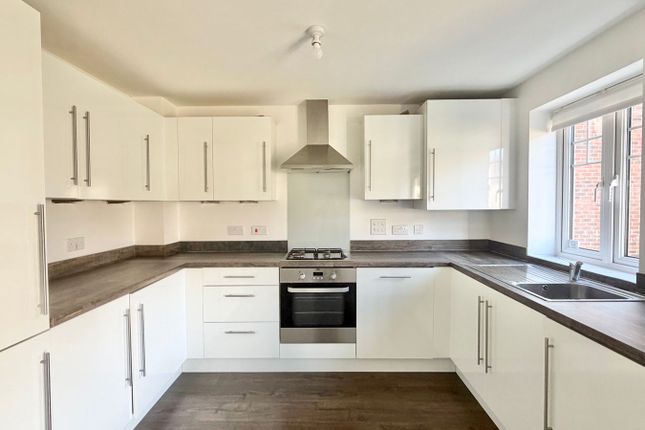 28, Gracelands Drive, Bexhill-on-Sea photo 3