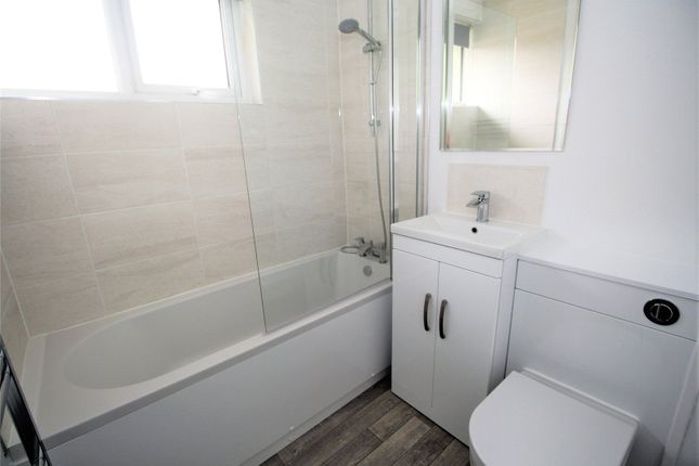 10, Essex Close, Bordon photo 4