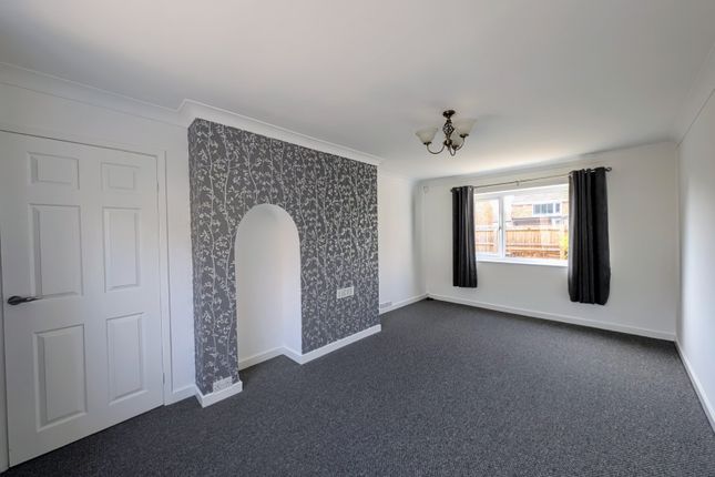 60, Ingram Crescent, West Yorkshire photo 3