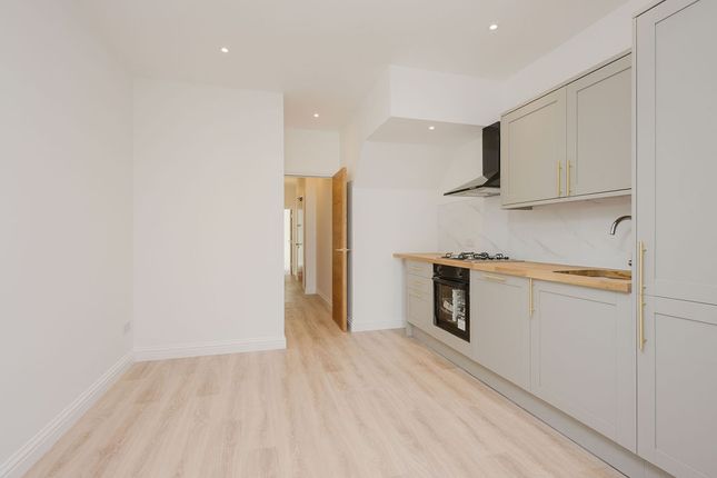 Flat 2, 403 Kingston Road, Raynes Park photo 2