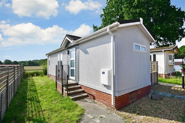 Thumbnail Mobile/park home for sale in Broadway Park, Petersfield, Hampshire