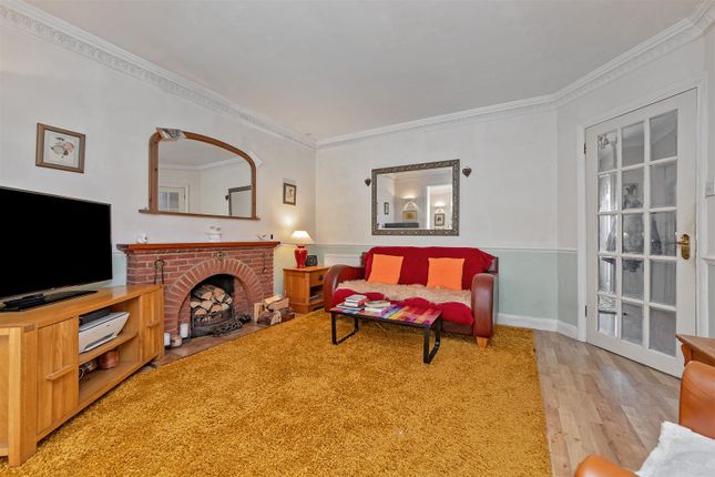 36, South Riding, St. Albans photo 2