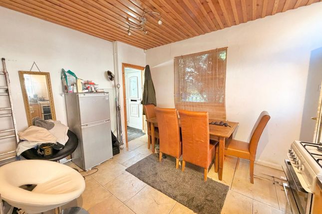 42, Nowell Crescent, Leeds photo 3
