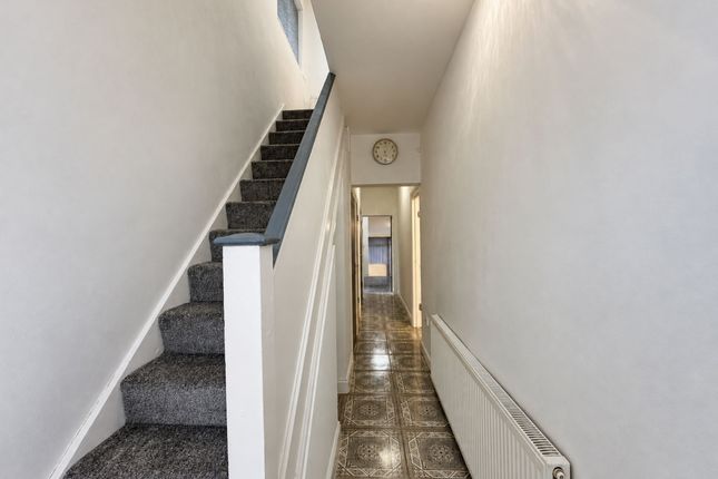 25 Swithland Avenue, Leicester photo 2