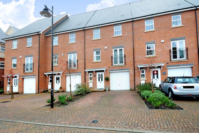 Thumbnail Town house to rent in Whitehill Place, Virginia Water