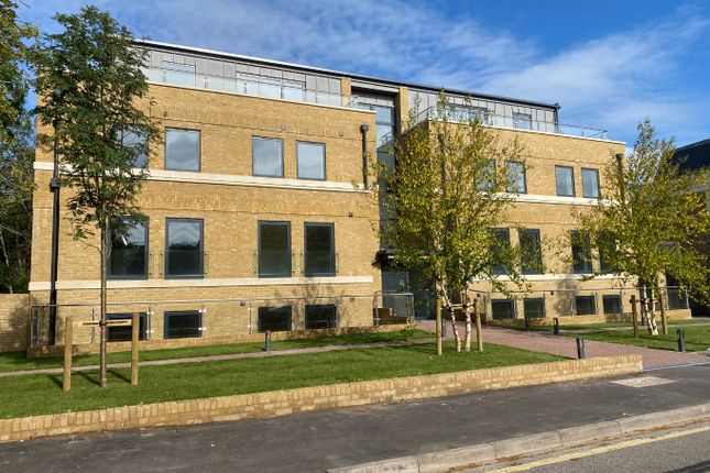 Thumbnail Flat to rent in Darnley Road, Gravesend, Kent