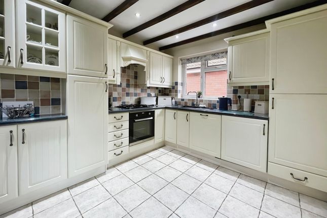 12 The Lawns, Telford photo 2