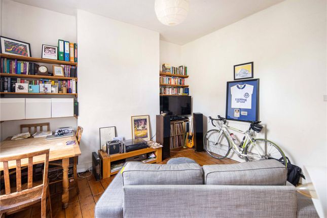 Flat for sale in Cecilia Road, Dalston, London