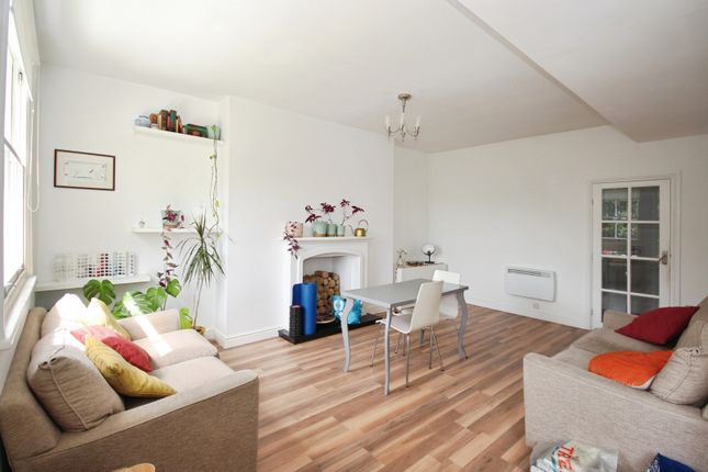 Flat 3, 40, Clarendon Square, Leamington Spa photo 2