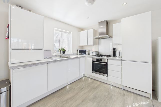 12 Keepsake Way, Aylesbury photo 2