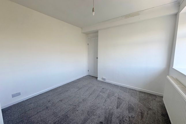 933, Thornton Road, Bradford photo 5