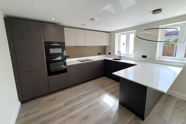 Olive View, Berkeley Drive, West Molesey photo 3