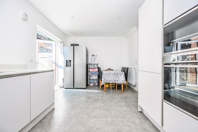 17, Fullers Avenue, Watford photo 4