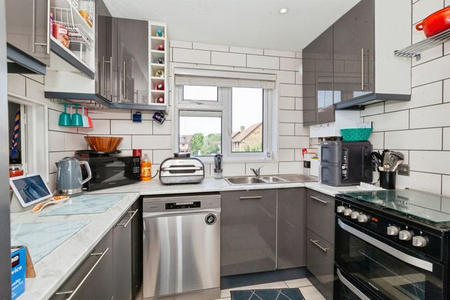 76, Greystoke Road, SLOUGH photo 4