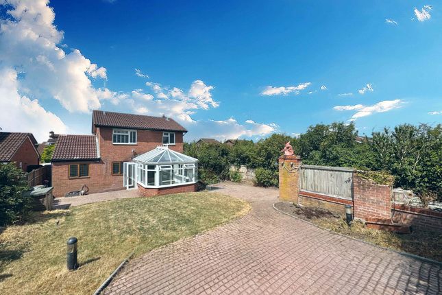 1 Millais Close, Bedworth photo 3