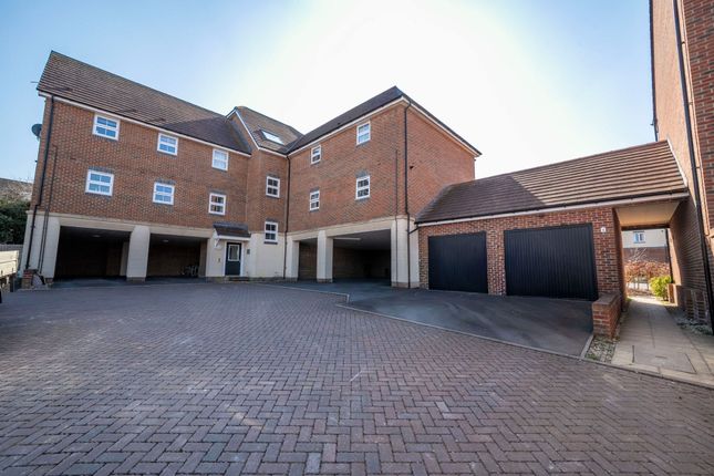 17 Marchment Close, Andover photo 2