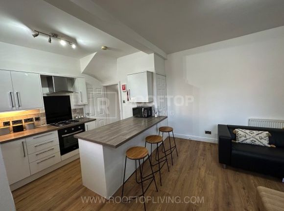 4-bed house on 48, Quarry Street, Leeds, £645/mo