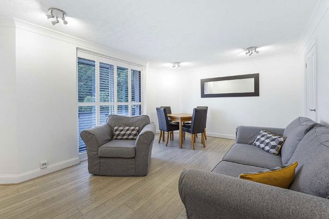 Flat 9, Conifer Court, 2, Inner Park Road, London photo 2