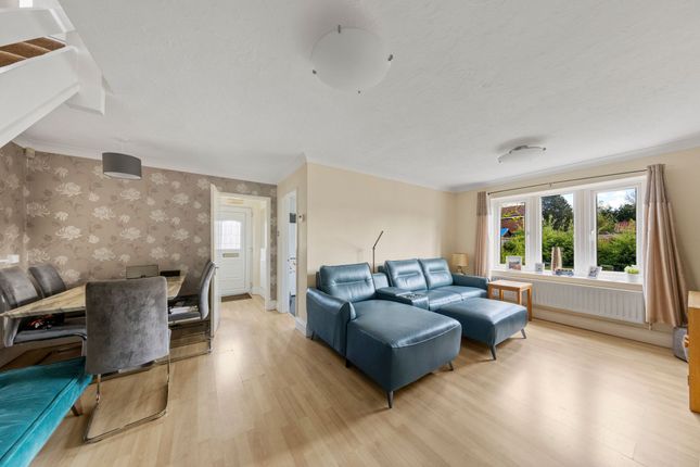 17 Holyhead Close, Warrington photo 4