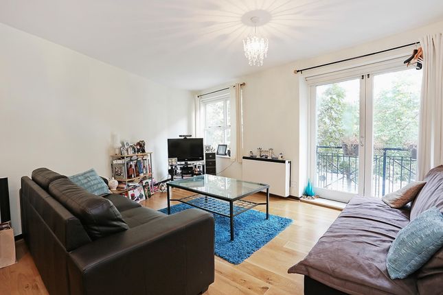 Flat to rent in Lafone Street, London