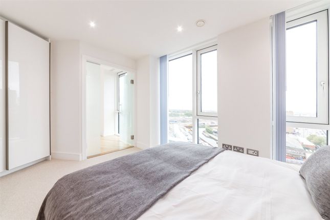 Flat to rent in City West Tower, 6 High Street, Stratford, London