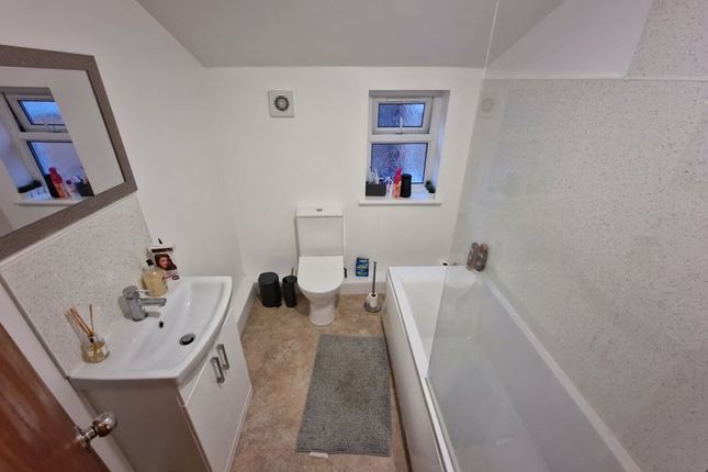 34, Derby Grove, Nottingham photo 4