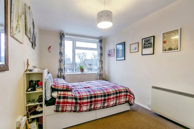 Flat for sale in The Triangle, Poole, Dorset