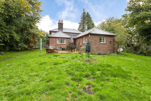 Turners Hill Road, Crawley photo 2