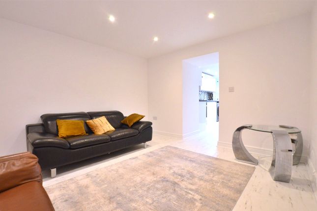 Basement Flat, 29, Croydon Road, Surrey photo 5