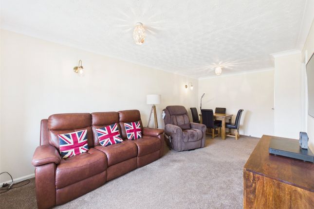 14, Watson Grove, Gloucester photo 4