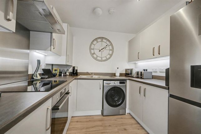 15, Ash Grove, Radlett photo 3