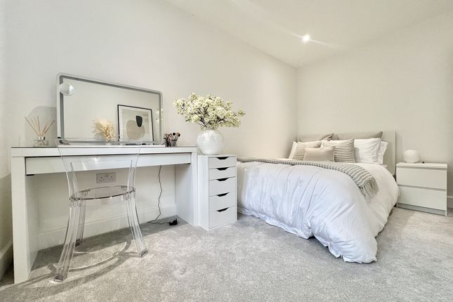 Flat Flat 3, Douglas Court, Godstone Road, Kenley photo 5