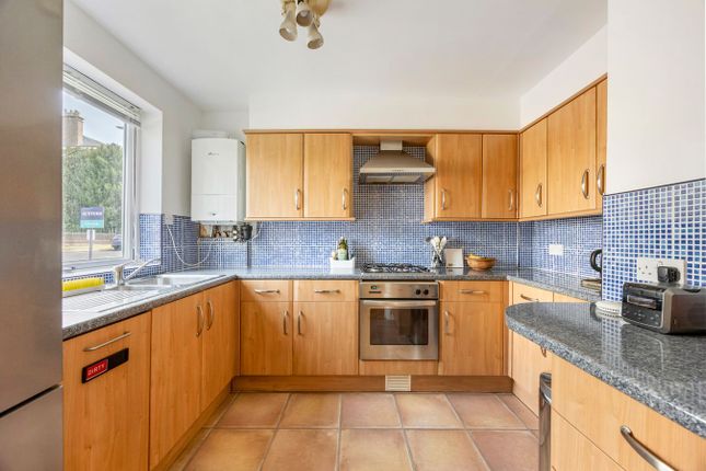 28, East Approach Drive, Cheltenham photo 4