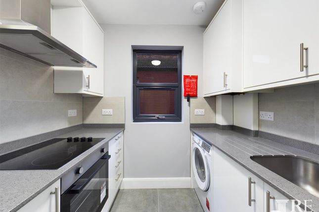 Room 4, F/F Flat 36, Beaconsfield Road, London photo 4