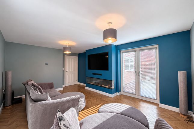 12 Carrington Close, Southport photo 4