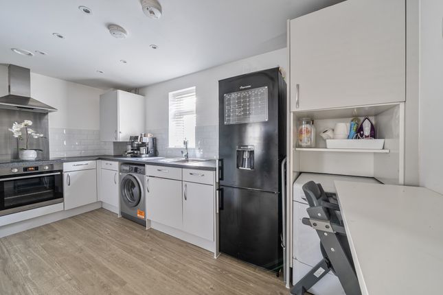 5, Harebell Gardens, Houghton Regis photo 3