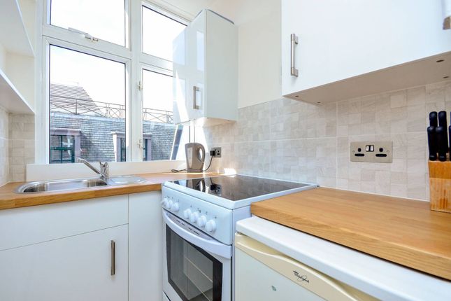 Flat to rent in Fetter Lane, City, London