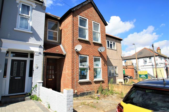 Thumbnail Flat to rent in Lonsdale Road, Southend-On-Sea